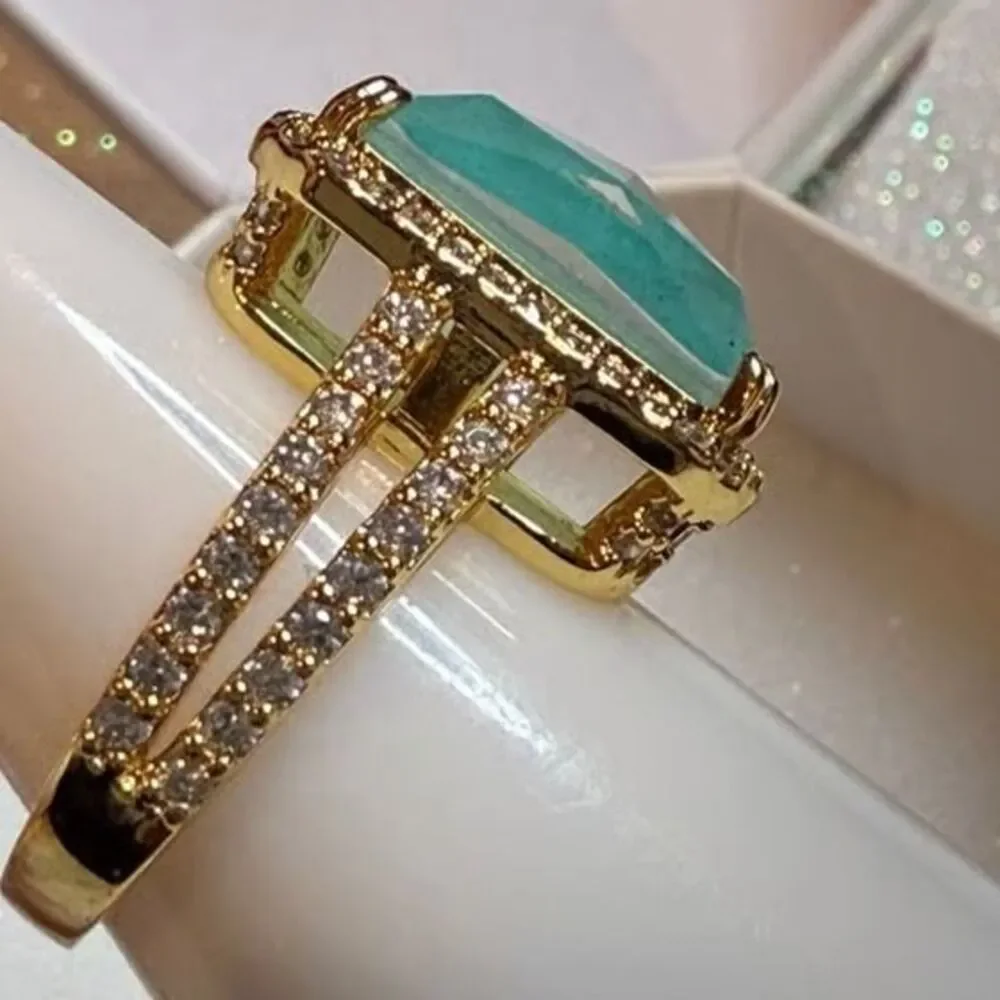 Resort Wear light green on gold Ring